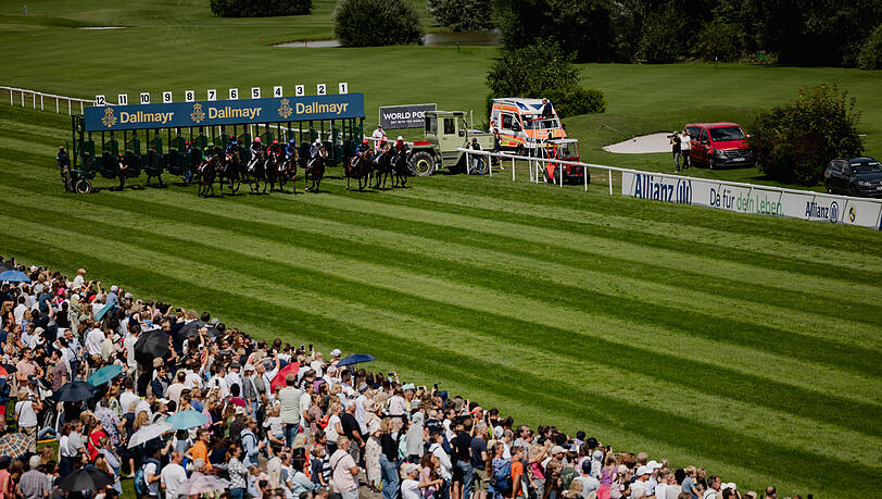 Große Kulisse, große Preise: Die besten Jockeys Deutschlands reiten unter anderem beim "Isfahan Münchener Herbst-Preis" sowie beim "Großen Dallmayr-Preis" um den Sieg.
