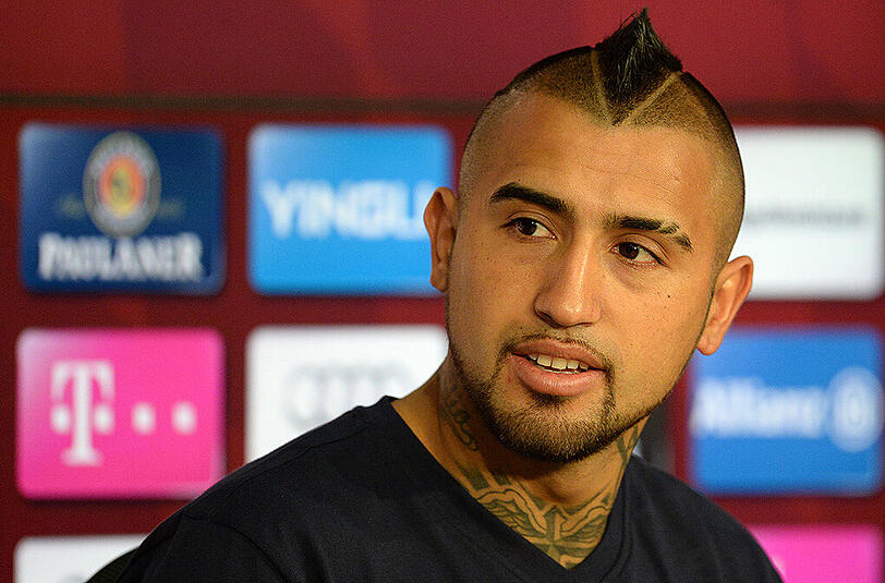 Der "Krieger" ist da: Arturo Vidal hat beim FC Bayern München einen Vierjahresvertrag unterschrieben. Klicken Sie sich durch die Bilderstrecke von Vidals ersten Tagen in München.