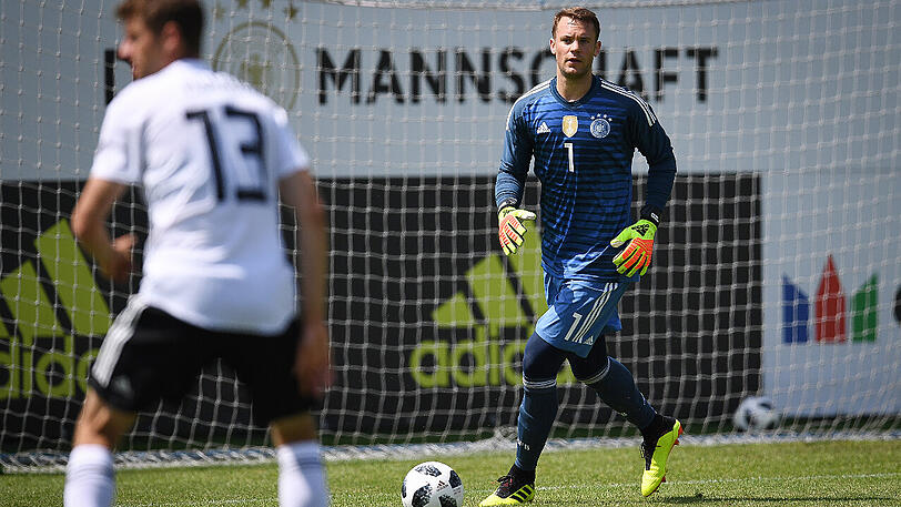 Manuel Neuer, um den sich in diesen Tagen in Eppan fast alles dreht, absolvierte einen ungewöhnlichen Praxistest.