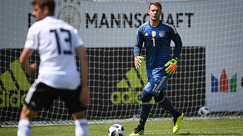 Manuel Neuer, um den sich in diesen Tagen in Eppan fast alles dreht, absolvierte einen ungewöhnlichen Praxistest.