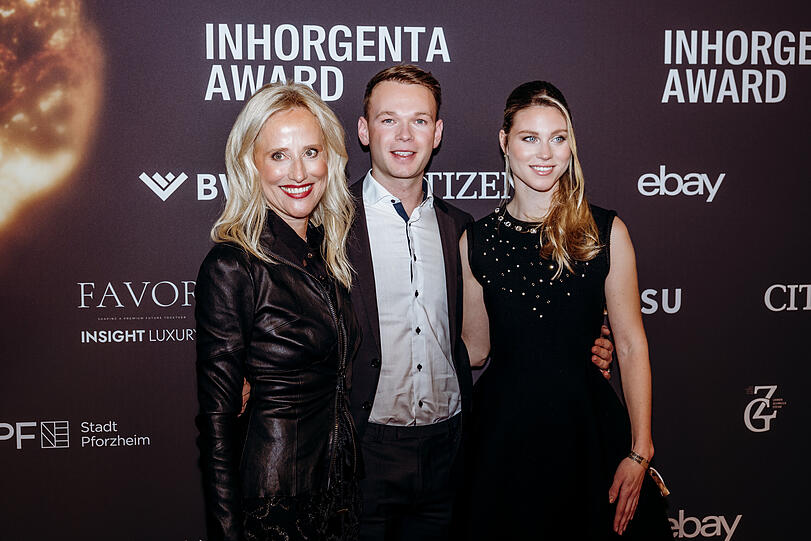 Selina Söder (r.) mit Partner Raphael Netz und Begleitung. Selina Söder (r.) mit Partner Raphael Netz und Begleitung.