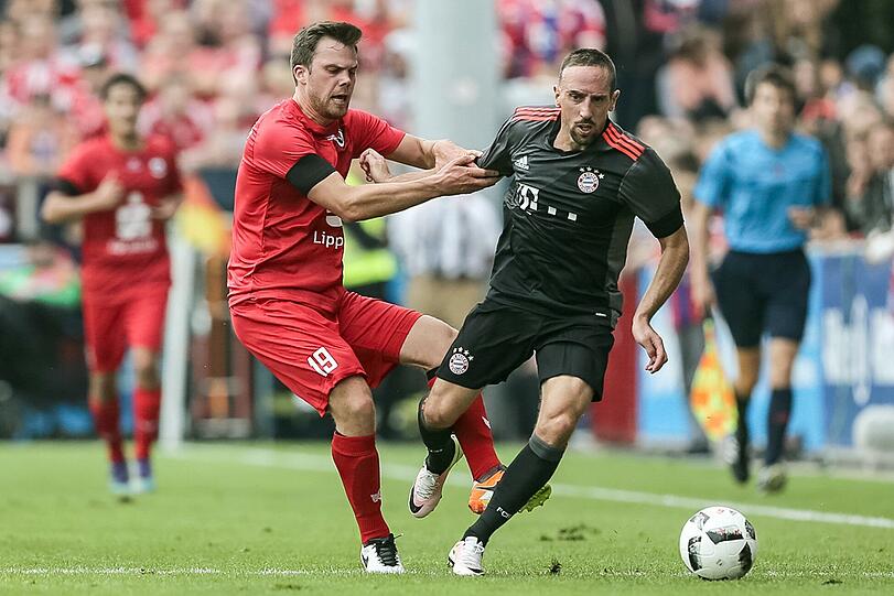Ein entspannter Carlo Ancelotti, ein freundlicher Empfang für Rummenigge in der Heimat und ein Verletzungsschock für Arjen Robben &ndash; die Bilder vom Testspiel gegen den SV Lippstadt.