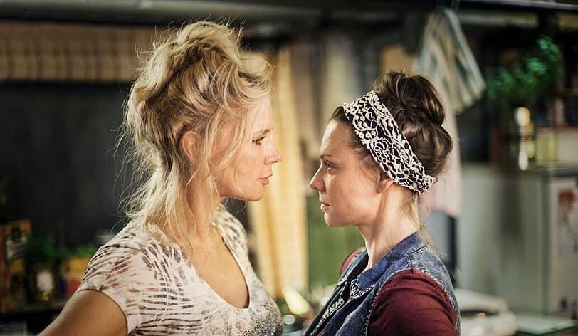 Culture Clash: Schlagerstar Linda (Veronica Ferres) und Putzfrau Justyna (Magdalena Boczarska) müssen miteinander auskommen.