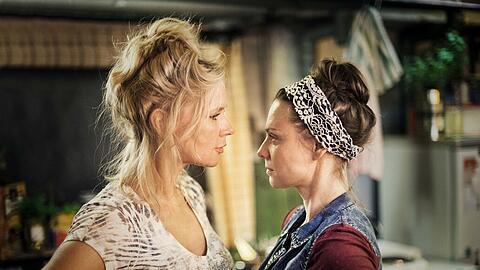 Culture Clash: Schlagerstar Linda (Veronica Ferres) und Putzfrau Justyna (Magdalena Boczarska) müssen miteinander auskommen.