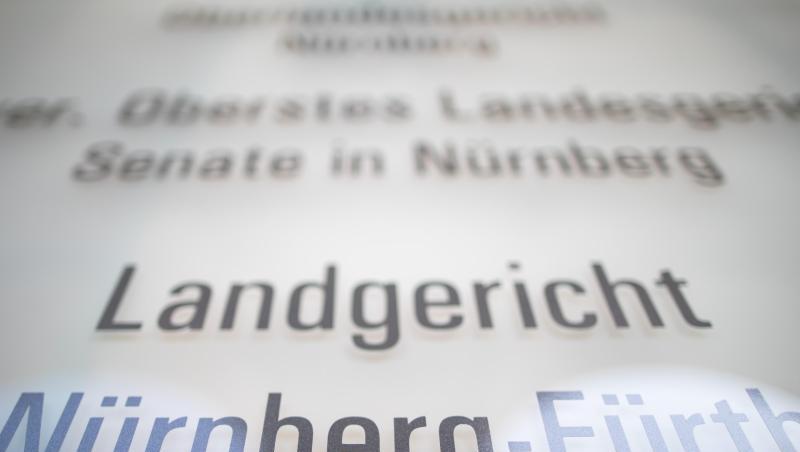 "Landgericht Nürnberg-Fürth" steht auf einem Schild am Eingang des Gerichts-Gebäudes. Foto: Daniel Karmann/Archiv "Landgericht Nürnberg-Fürth" steht auf einem Schild am Eingang des Gerichts-Gebäudes. Foto: Daniel Karmann/Archiv
