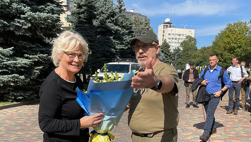 Christine Lambrecht zusammen mit Olexij Resnikow, dem ukrainischen Verteidigungsminister