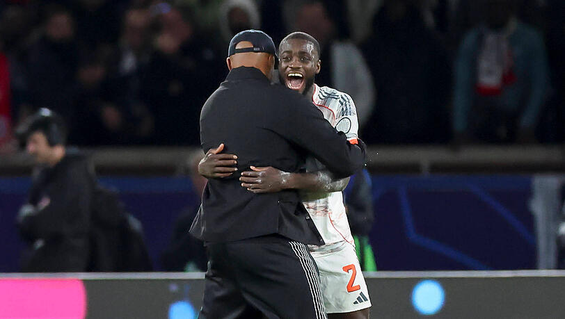 Erfolgsduo beim FC Bayern: Trainer Vincent Kompany (l.) und Abwehrchef Dayot Upamecano. Erfolgsduo beim FC Bayern: Trainer Vincent Kompany (l.) und Abwehrchef Dayot Upamecano.