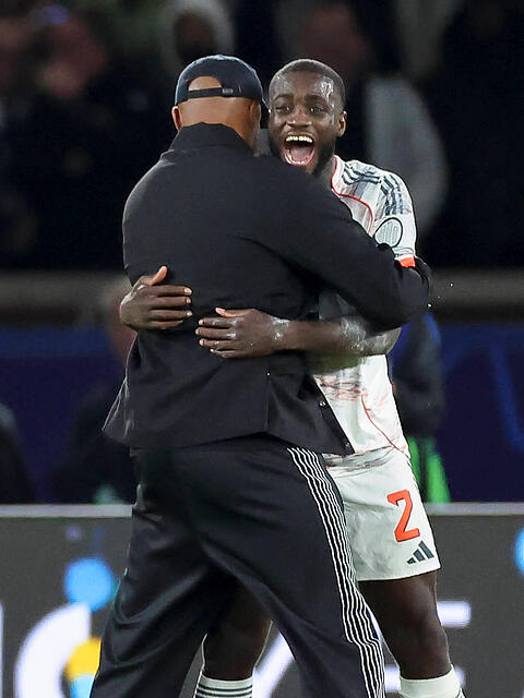 Erfolgsduo beim FC Bayern: Trainer Vincent Kompany (l.) und Abwehrchef Dayot Upamecano.
