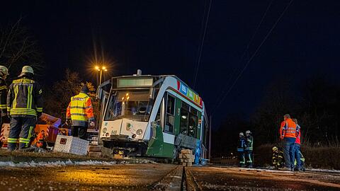 Mehrere Menschen wurden durch den Zusammensto&szlig; verletzt.