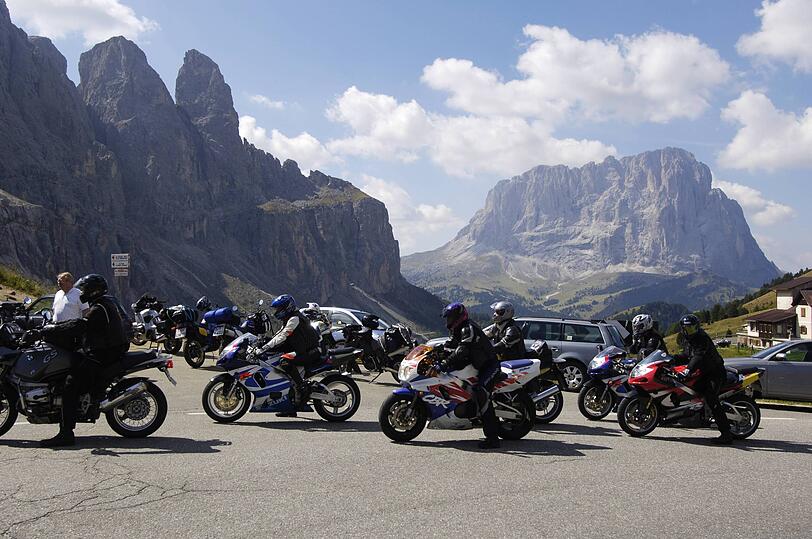 Auch f&uuml;r sie gilt keine Ausnahme: Motoradfahrer am Gr&ouml;dner Joch.