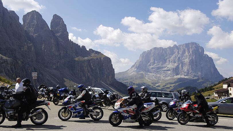 Auch f&uuml;r sie gilt keine Ausnahme: Motoradfahrer am Gr&ouml;dner Joch.