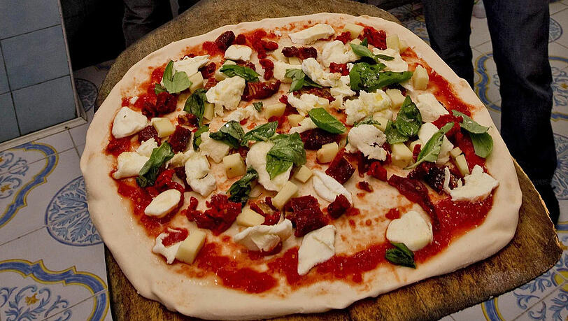 Immaterielles Weltkulturerbe: Die echte Pizza aus Neapel. Immaterielles Weltkulturerbe: Die echte Pizza aus Neapel.