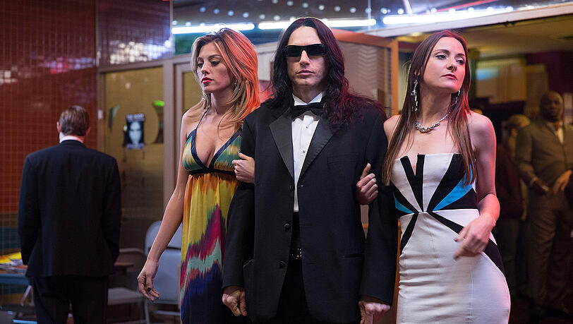 Halb Rocker, halb Vampir: James Franco als Tommy Wiseau, der durch sagenhaft schlechte Filme zur Kultfigur wurde. Halb Rocker, halb Vampir: James Franco als Tommy Wiseau, der durch sagenhaft schlechte Filme zur Kultfigur wurde.
