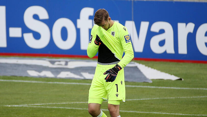 Patzte beim 0:1: Löwen-Torwart Marco Hiller. Patzte beim 0:1: Löwen-Torwart Marco Hiller.