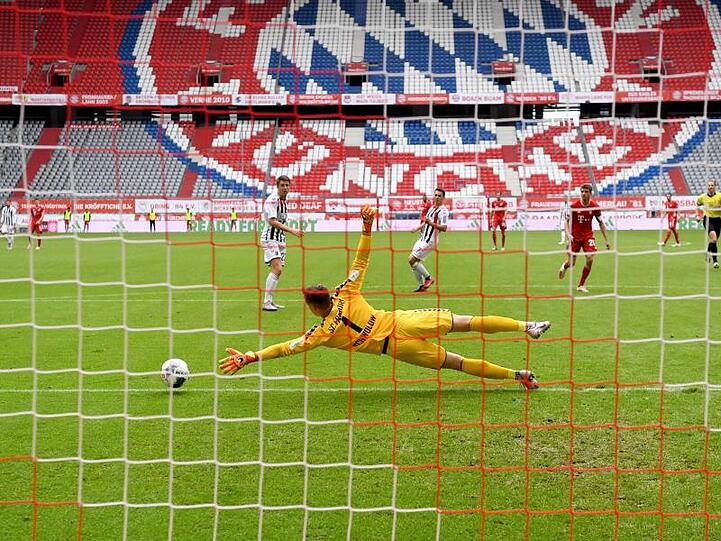 Fast schon ein gewohntes Bild in Zeiten von Corona: Bundesliga-Spiele vor leeren Rängen.