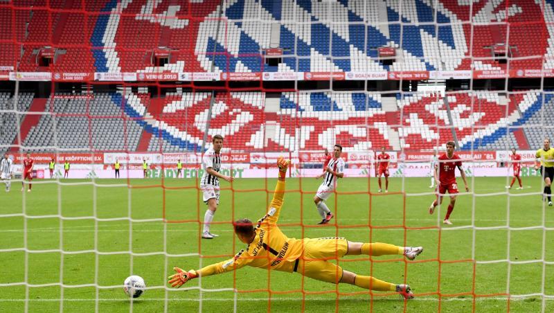 Fast schon ein gewohntes Bild in Zeiten von Corona: Bundesliga-Spiele vor leeren Rängen. Fast schon ein gewohntes Bild in Zeiten von Corona: Bundesliga-Spiele vor leeren Rängen.