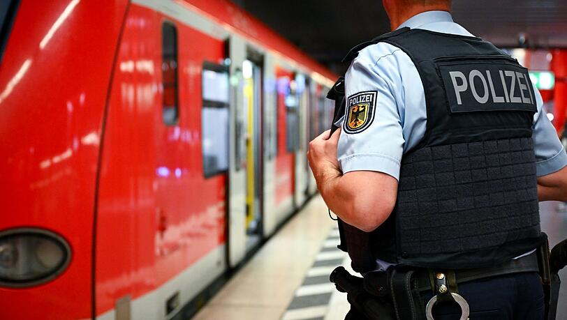 Die Zahl der Übergriffe auf Bahn-Mitarbeiter ist 2024 gestiegen. (Archivbild)
