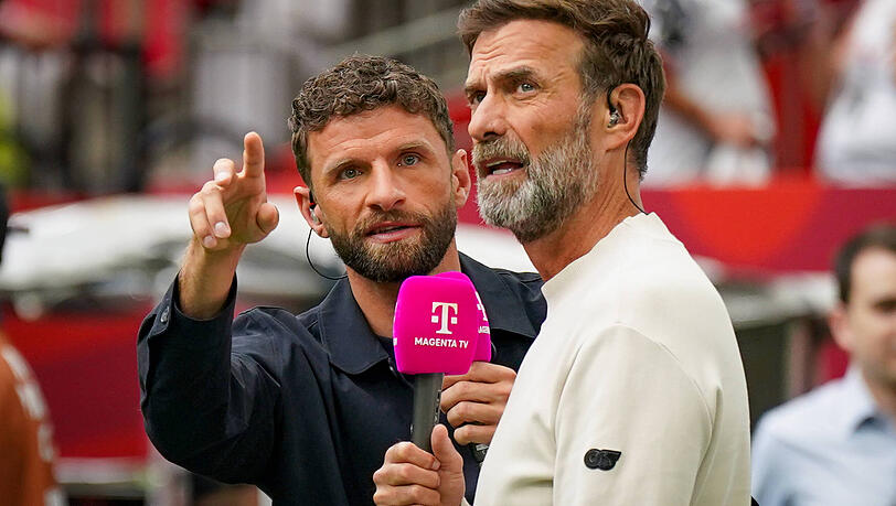 Während der diesjährigen Fußball-WM stand Thomas Müller (hier zu sehen mit Jürgen Klopp) als Experte für MagentaTV vor der Kamera. Während der diesjährigen Fußball-WM stand Thomas Müller (hier zu sehen mit Jürgen Klopp) als Experte für MagentaTV vor der Kamera.