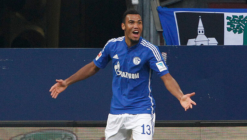 Der Schalker Torschütze zum 1:0 Eric Maxim Choupo-Moting jubelt nach seinem Treffer. Der Schalker Torschütze zum 1:0 Eric Maxim Choupo-Moting jubelt nach seinem Treffer.