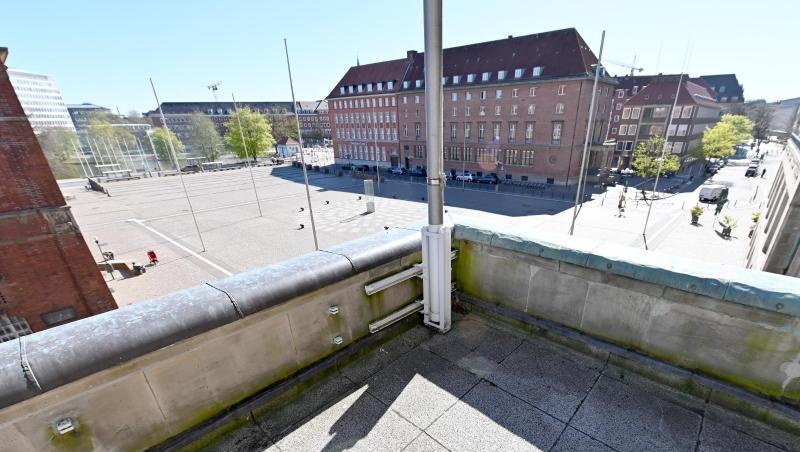 Blick auf den leeren Rathausbalkon in Kiel. Normalerweise feiern hier die Spieler des THW den Meistertitel. Blick auf den leeren Rathausbalkon in Kiel. Normalerweise feiern hier die Spieler des THW den Meistertitel.