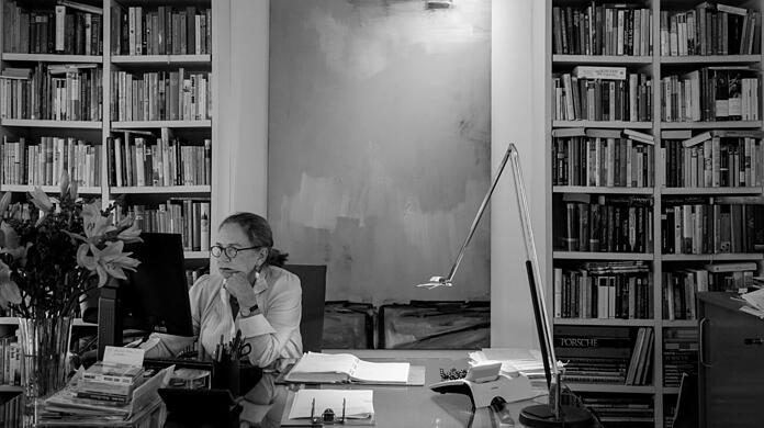 Literaturagentin Lianne Kolf in ihrem Büro in der Schwabinger Tengstraße.