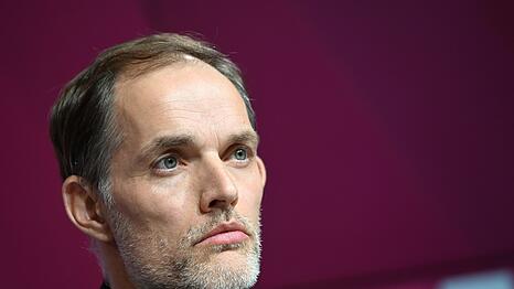 Der neue Cheftrainer Thomas Tuchel spricht bei einer Pressekonferenz.