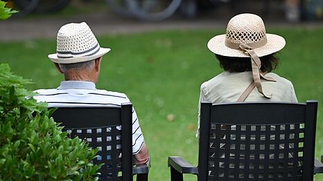Nicht nur die Rentner, auch die Pension&auml;re sollten sich auf &Auml;nderungen einstellen. (Symbolbild)