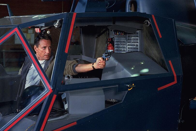 Officer Frank Murphy (Roy Scheider) kommt einer brisanten Verschwörung auf die Schliche. Officer Frank Murphy (Roy Scheider) kommt einer brisanten Verschwörung auf die Schliche.