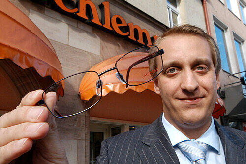 Sammelt Brillen für Afrika: der Nürnberger Optik-Unternehmer Frank Schlemmer.