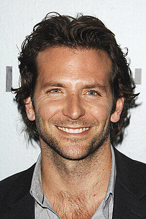 Bradley Cooper, perfekt oder? Nein, nicht ganz. Ganz gewitzte und neugierige Leute haben entdeckt, dass der Schauspieler aus dem aktuellen Film "Hangover" zwei verschieden große Ohrläppchen hat. Ist doch aber süß, oder?