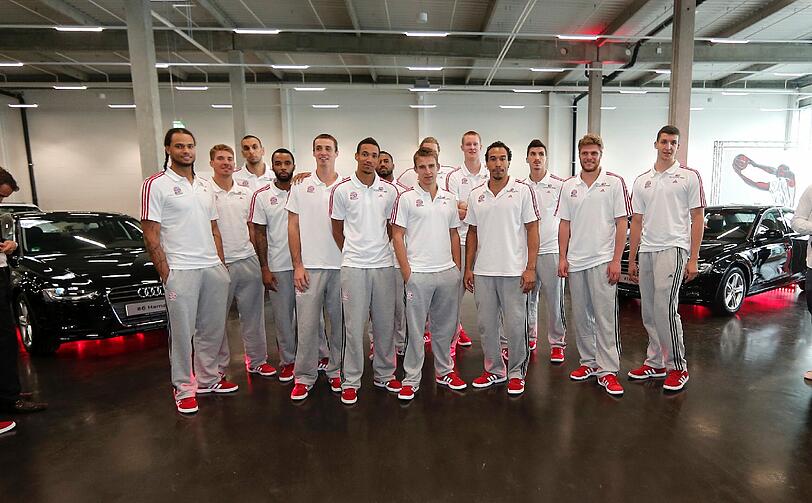 Am Montag erhielten die Spieler von Trainer Svetislav Pesic im Audi Gebrauchtwagen-Zentrum ihre neuen Dienstwagen.