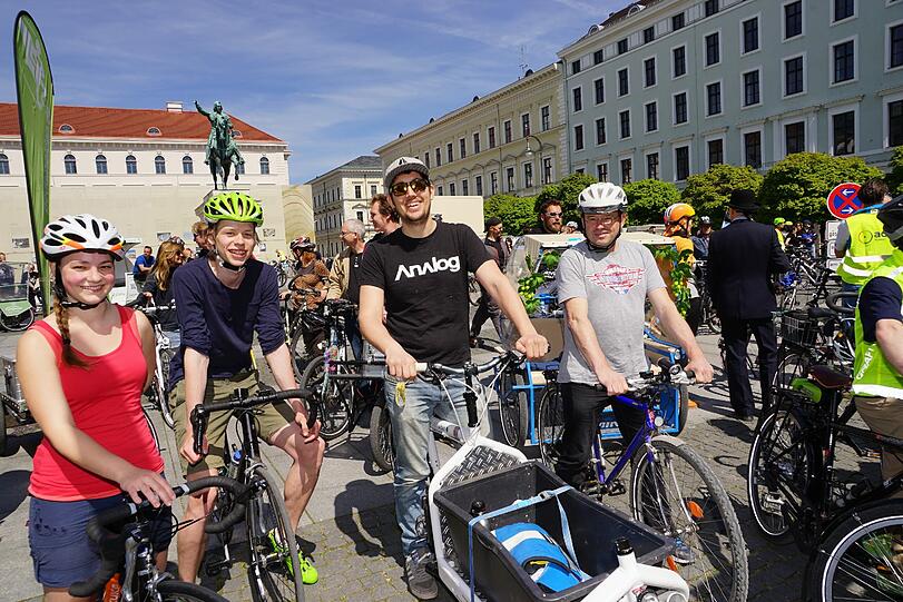Das Bündnis "Save our Radler" demonstrierte gegen die Sperrung des Marienplatzes.