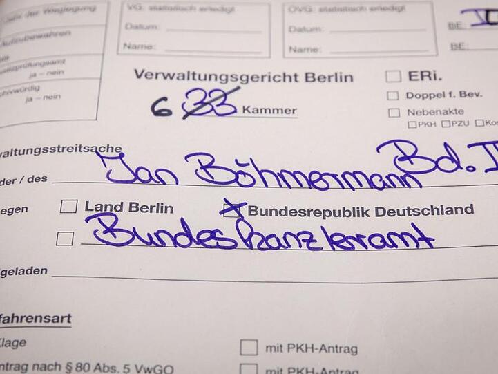 Das Verwaltungsgericht Berlin verhandelte über die Klage des Satirikers Jan Böhmermann gegen Bundeskanzlerin Angela Merkel.