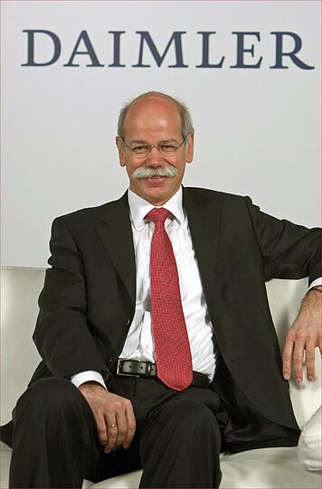 Daimler-Boss Dieter Zetsche: &bdquo;Heiligabend feiern wir noch im kalten Stuttgart,  am ersten Weihnachtsfeiertag fliege ich zusammen mit meinen Kindern für ein paar Tage nach Südafrika.&ldquo;