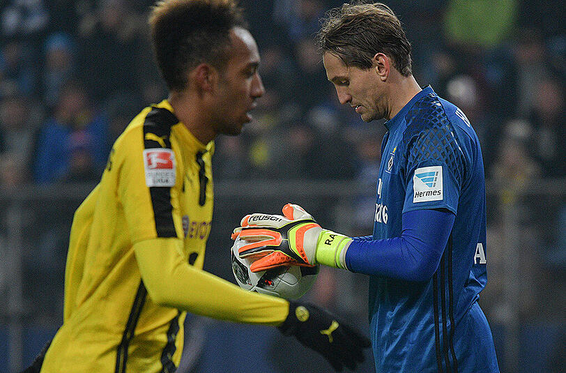 Nach seiner Rückkehr in den Kader erzielte Dortmunds Pierre-Emerick Aubameyang (l.) vier Tore gegen den HSV und Torhüter René Adler (r.).