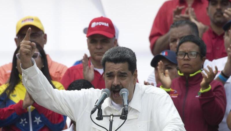 Der venezolanische Präsident Nicolás Maduro spricht während einer Kundgebung zu seinen Anhängern. Der venezolanische Präsident Nicolás Maduro spricht während einer Kundgebung zu seinen Anhängern.