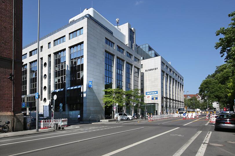 Ein Riesentrumm: der Elisenhof an der Elisenstraße.