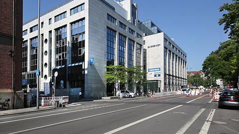 Ein Riesentrumm: der Elisenhof an der Elisenstraße.