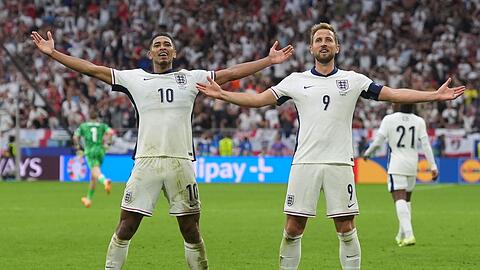 Jude Bellingham (l) und Harry Kane waren die Matchwinner für England gegen die Slowakei.