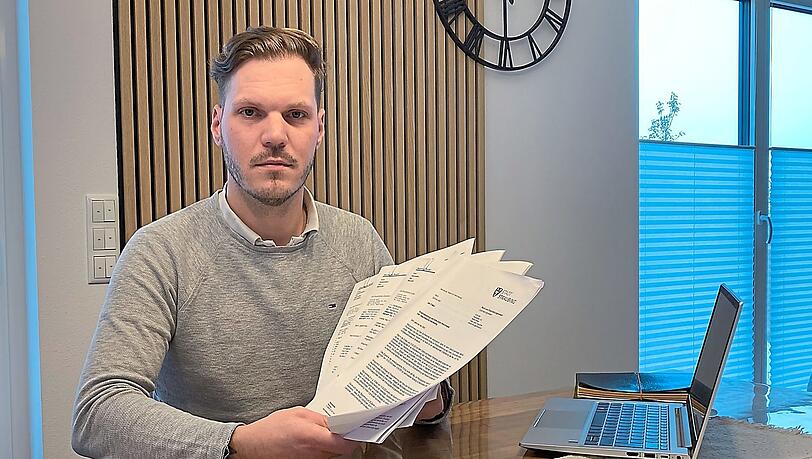 Seit 17 Jahren bemüht sich Dominik Stahl, dass eine Straße in Straubing nach seinem Urgroßvater Hans-Jürgen Wischnewski benannt wird. Im kleinen Bild sind beide zusammen zu sehen – am 80. Geburtstag des Urgroßvaters.