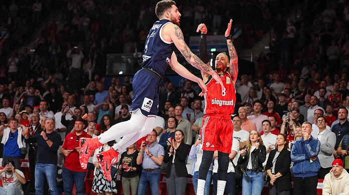 Der Wurf zum Sieg - oder doch nicht? Shabazz Napier trifft den entscheidenden Dreier, die BBL muss entscheiden, ob er gültig bleibt.