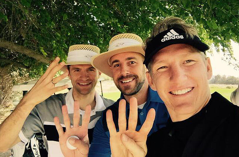 Die Fraktion Golf: Thomas Müller (l.), Pepe Reina und Bastian Schweinsteiger befassten sich auch in ihrer Freizeit mit dem runden Spielgerät. Die Bayern-Stars zog es auf den Golfplatz.