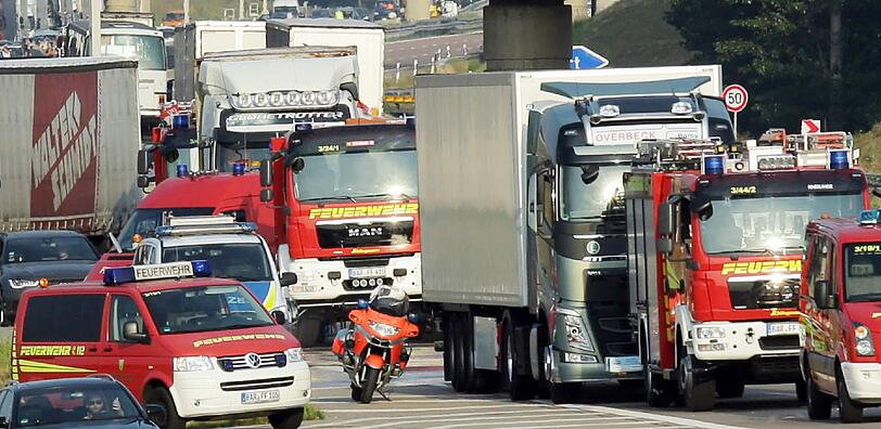 Bei einem Verkehrsunfall am Dreieck Barnim (Brandenburg) auf dem nördlichen Berliner Ring sind sechs Menschen ums Leben gekommen.