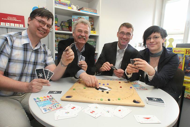 Torsten Lehmann vom Deutschen Spielearchiv zusammen mit Helmut Schwarz, Matthias Henkel und Stefanie Kuschill.