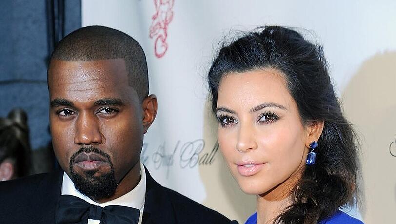Kanye West und Kim Kardashian besuchten am Wochenende die Beerdigung von Kanyes Großvater Kanye West und Kim Kardashian besuchten am Wochenende die Beerdigung von Kanyes Großvater