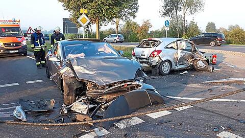 Totalschaden anstand an den beiden beteiligten Fahrzeugen.