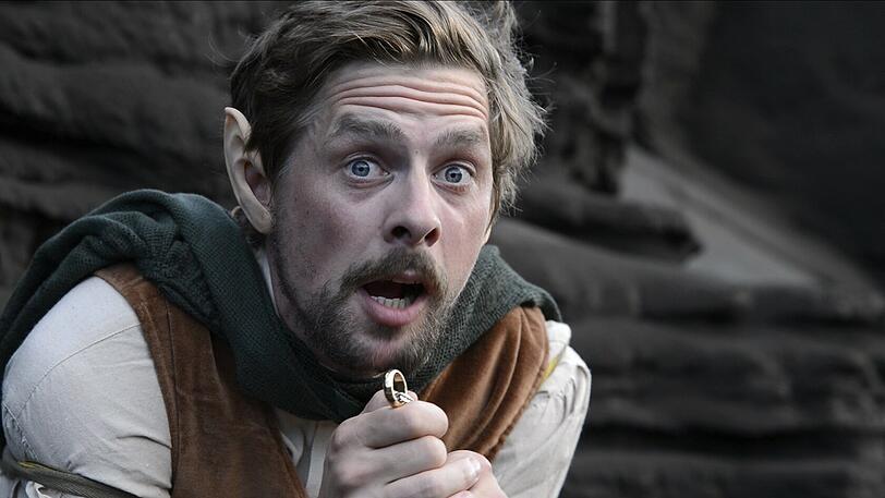 Als Hobbit verkleidet steigt Klaas auf einen Vulkan...