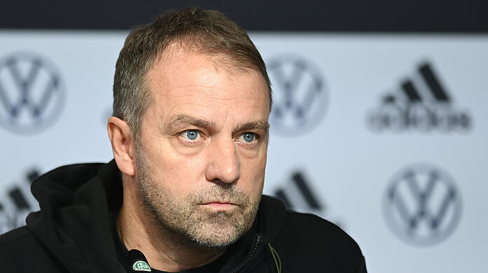 Bundestrainer Hansi Flick wird künftig womöglich den Impfstatus seiner Spieler bei der Nominierung berücksichtigen.