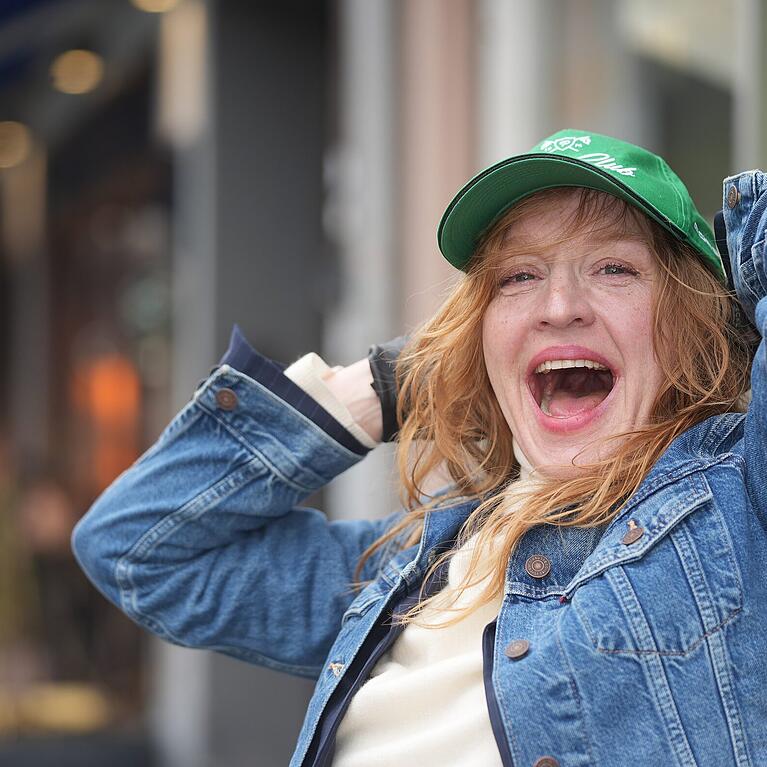 Brigitte Hobmeier findet auch, dass M&uuml;nchen ein bisschen mehr Glamour haben k&ouml;nnte. Auf der anderen Seite w&uuml;nscht sie sich: &bdquo;Lasst M&uuml;nchen doch schief und krumm&ldquo;.