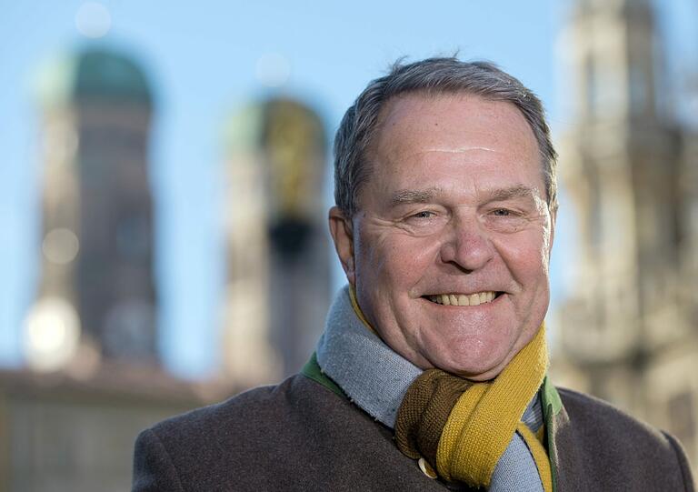 EX-MINISTER AUF DEM SPRUNG - 
Mit 68 Jahren genießen die meisten Menschen ihren Ruhestand. Nicht so Wolfgang Heubisch. Nachdem die Wähler die FDP voriges Jahr aus dem Landtag herausgewählt haben, will der ehemalige Wissenschaftsminister jetzt tatsächlich in den Stadtrat. 
Normalerweise gehen solche Karrieren von unten nach oben. Doch als ihn die FDP auf die Liste gesetzt hat, da hoffte er noch, im September wieder in den Landtag zu ziehen. 
Nun will Heubisch tatsächlich seine Chance nutzen und plakatiert fleißig sein Porträt. Der Mentor eines neuen Konzertsaals rangiert auf Platz 15.